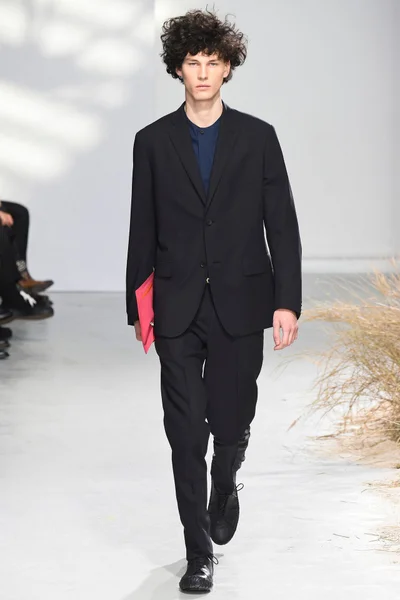 Look 32